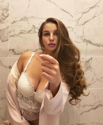 Сексуальная брюнетка приглашает в гости состоятельного мужчину для незабываемого времяпрепровождения. Обещаю, ты не пожалеешь! 12867, 24 года